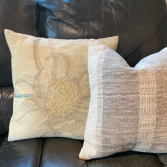 Pottery Barn || Linen Blend Magnolia Flower Pillow Covers 20" -Set - Picture 7 of 9